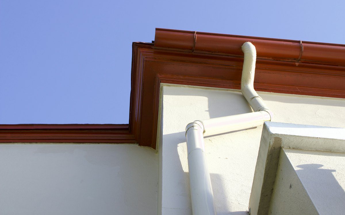 Fascia and soffit cleaning Kildare: fascia, soffit and downpipe on a house exterior
