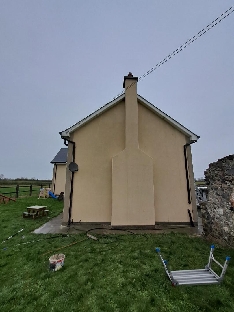 Before and after exterior cleaning Kildare: gable wall washed, after