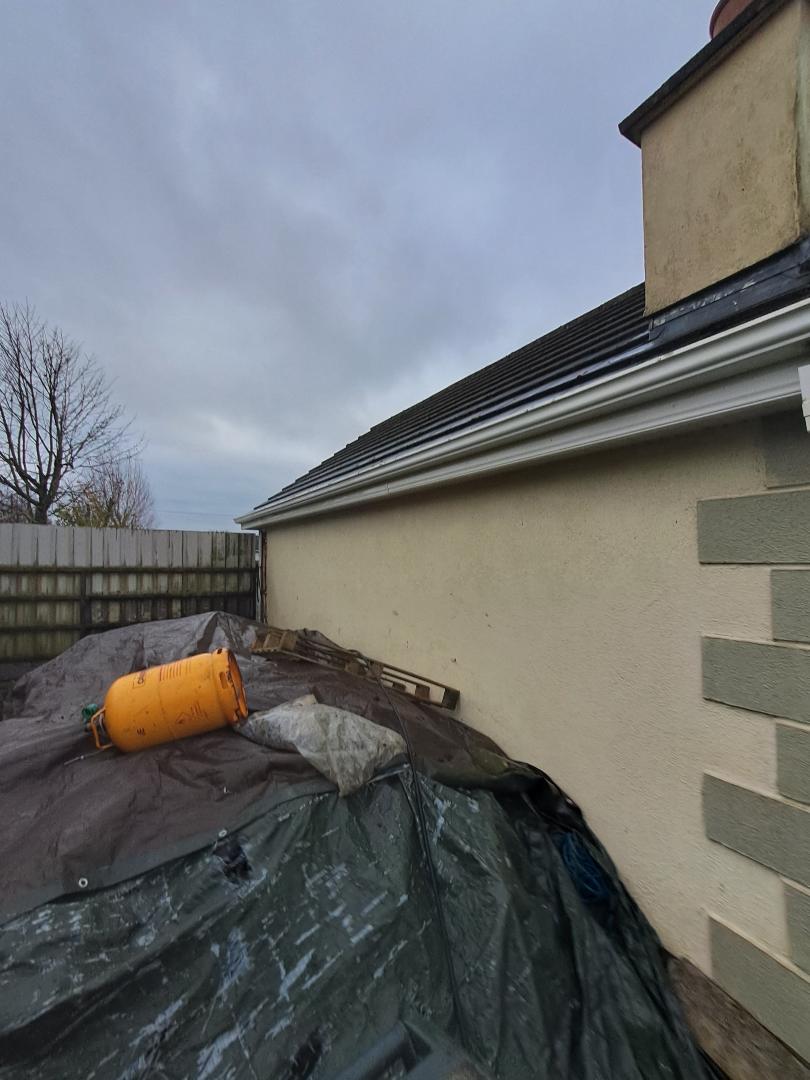 Before and after exterior cleaning Kildare: gutter and fascia cleaned, after
